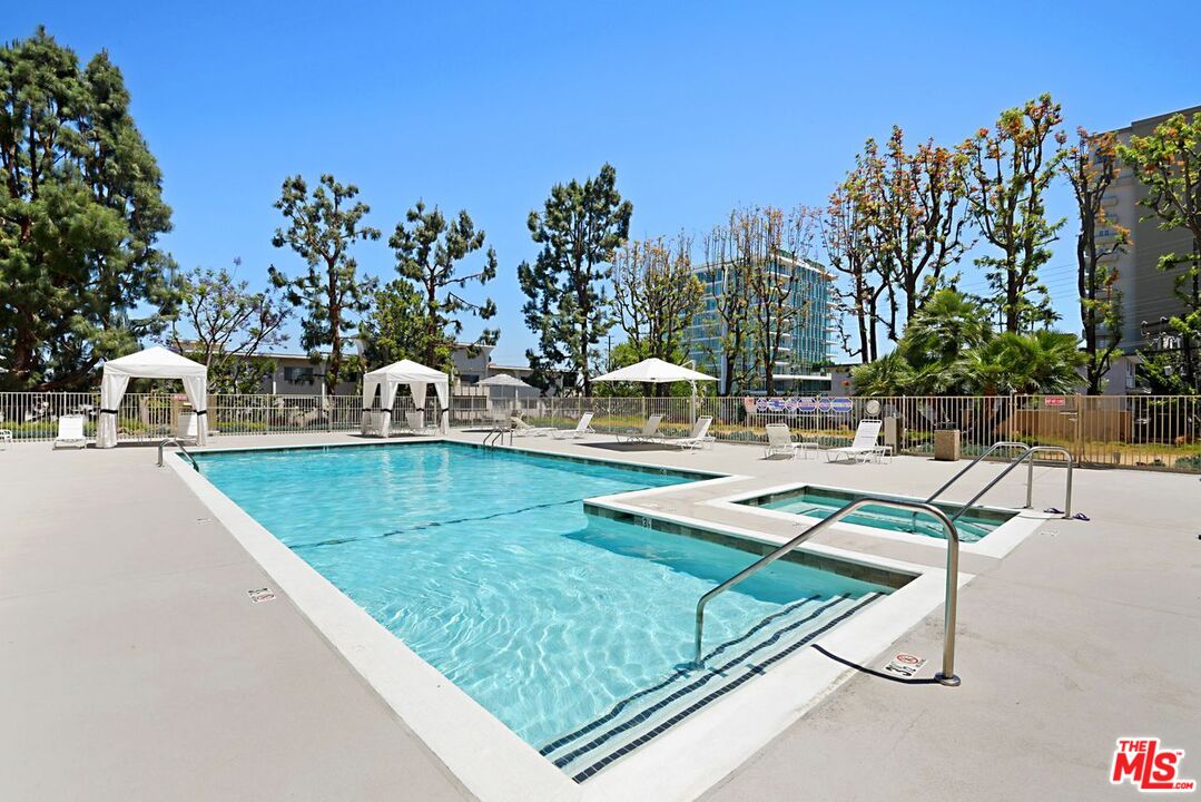 100 S Doheny Dr Unit: 202