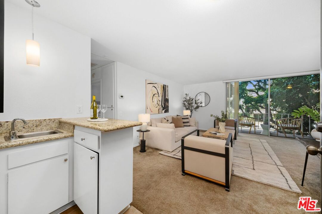 100 S Doheny Dr Unit: 202