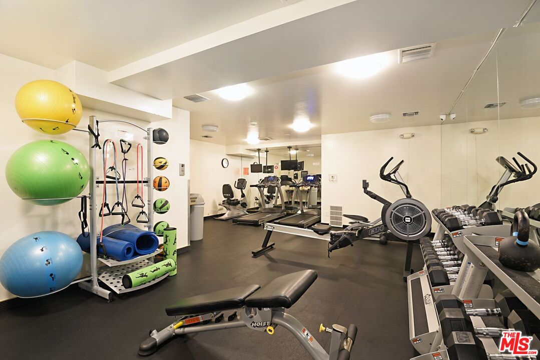 100 S Doheny Dr Unit: 202