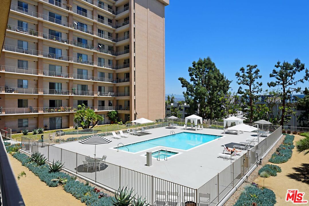 100 S Doheny Dr Unit: 202