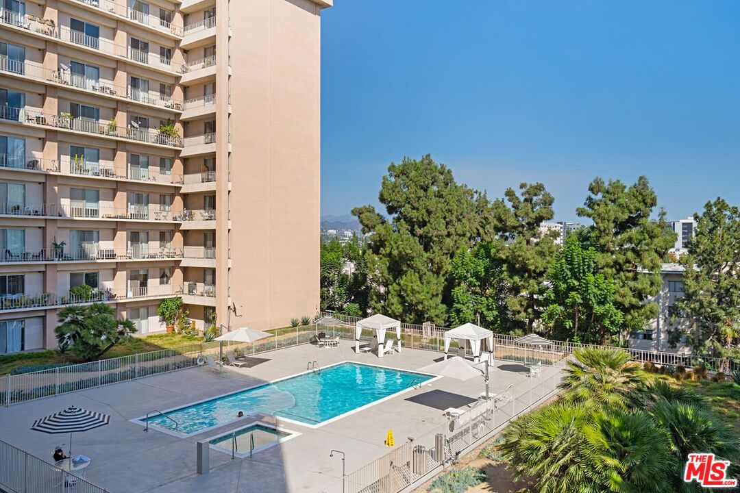 100 S Doheny Dr Unit: 202