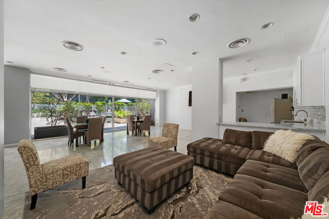 10450 Wilshire Blvd Unit: 11G