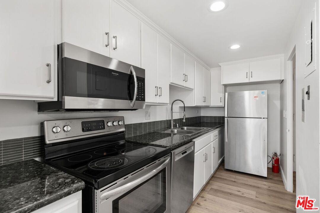 10450 Wilshire Blvd Unit: 11G