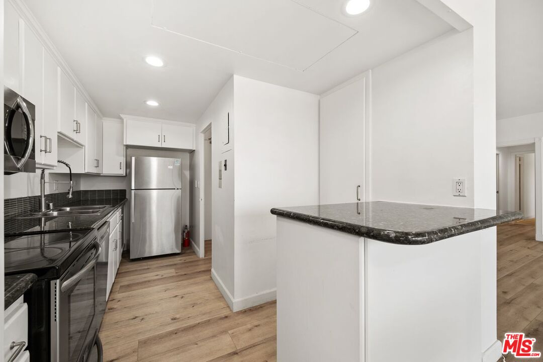 10450 Wilshire Blvd Unit: 11G