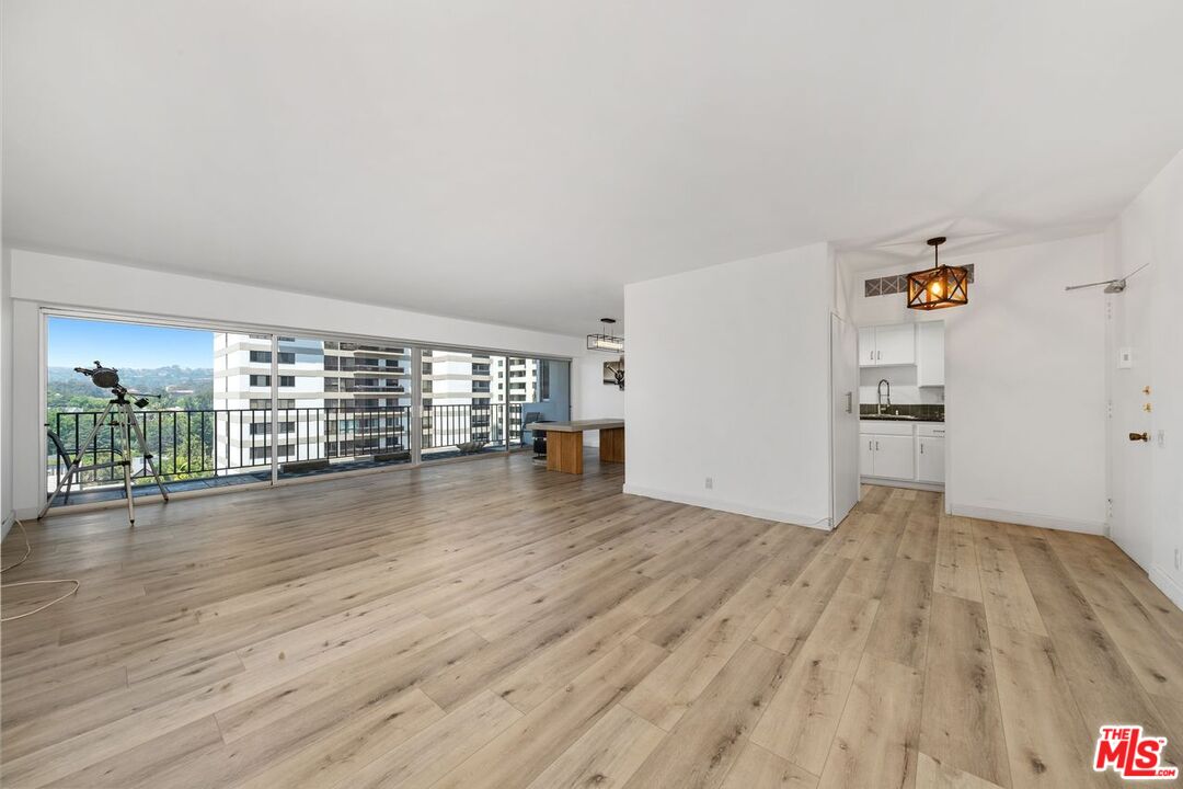 10450 Wilshire Blvd Unit: 11G