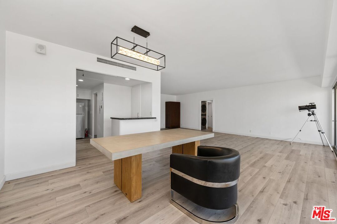 10450 Wilshire Blvd Unit: 11G