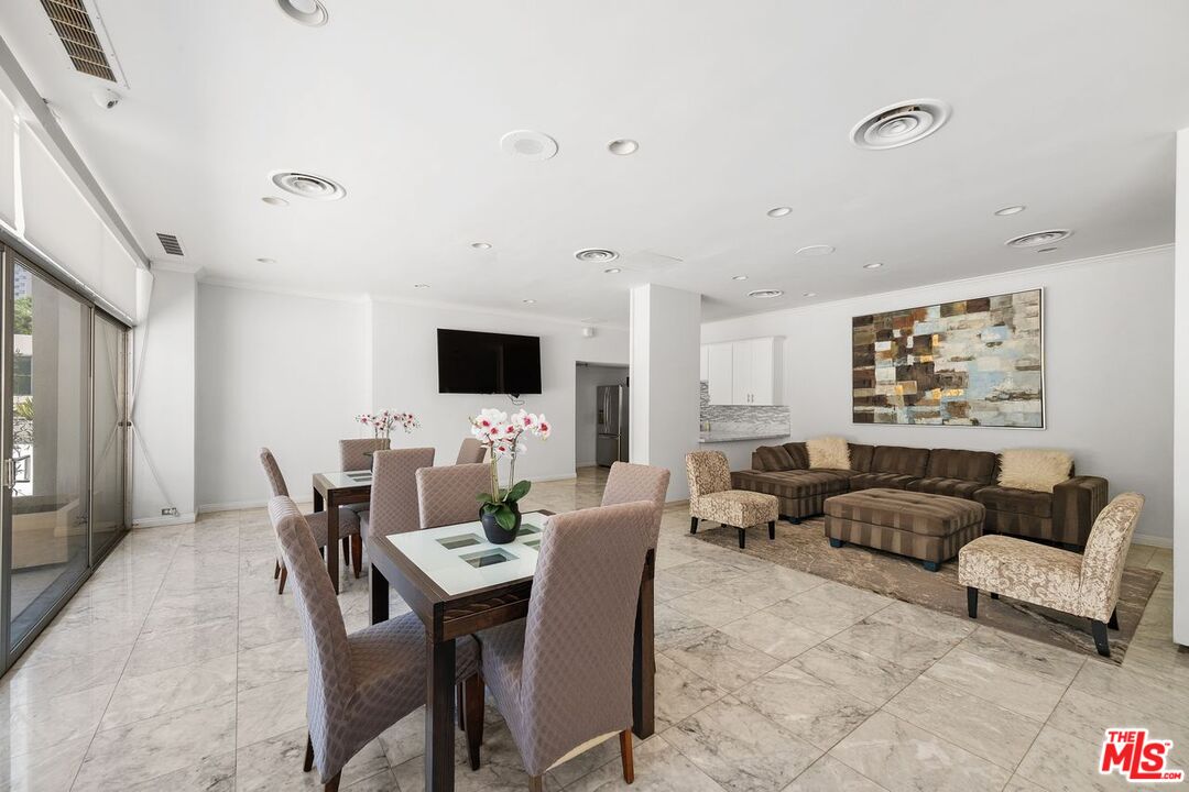 10450 Wilshire Blvd Unit: 11G