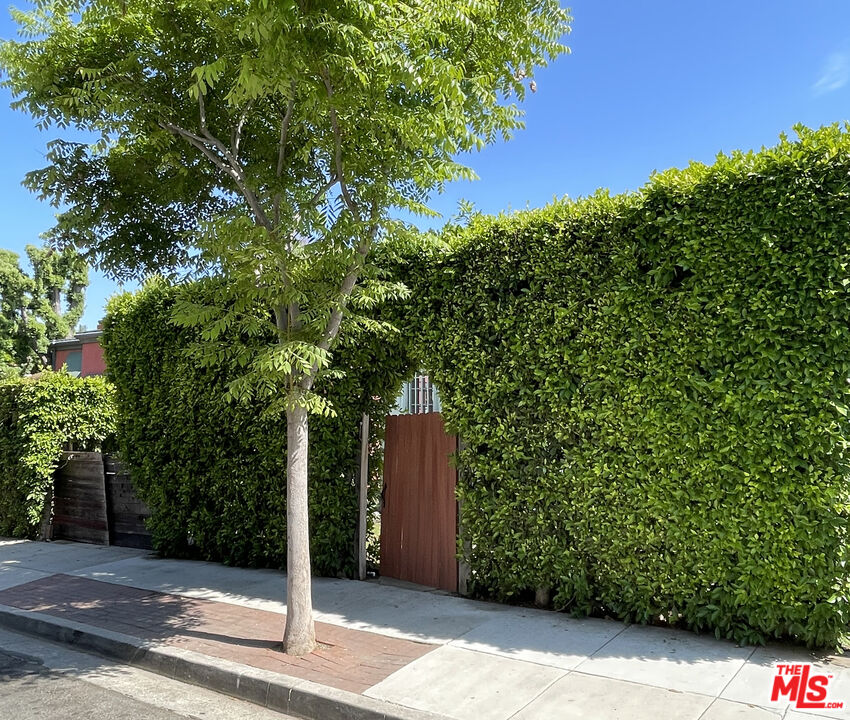 8952 Vista Grande St