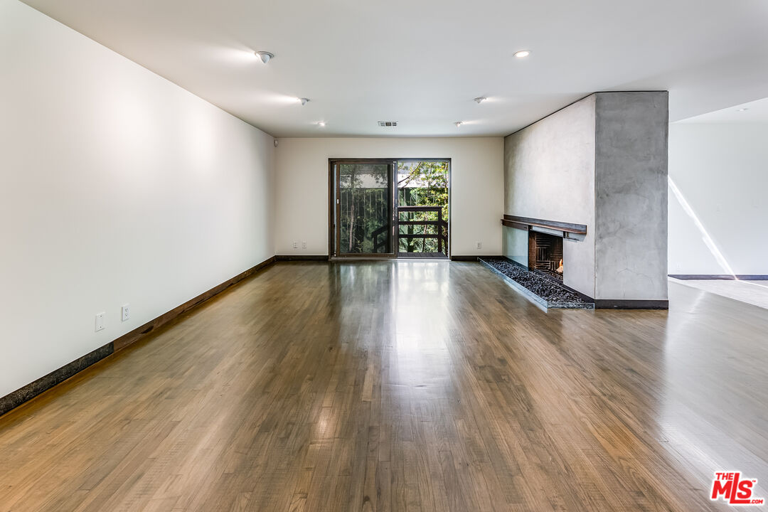 242 S Anita Ave