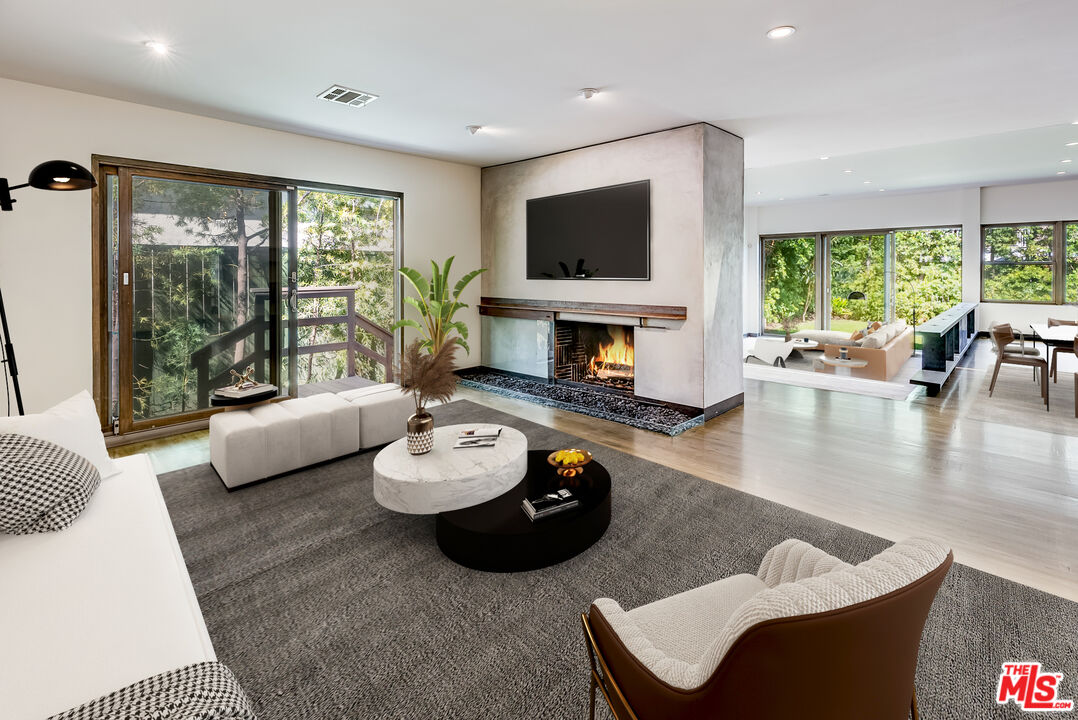 242 S Anita Ave
