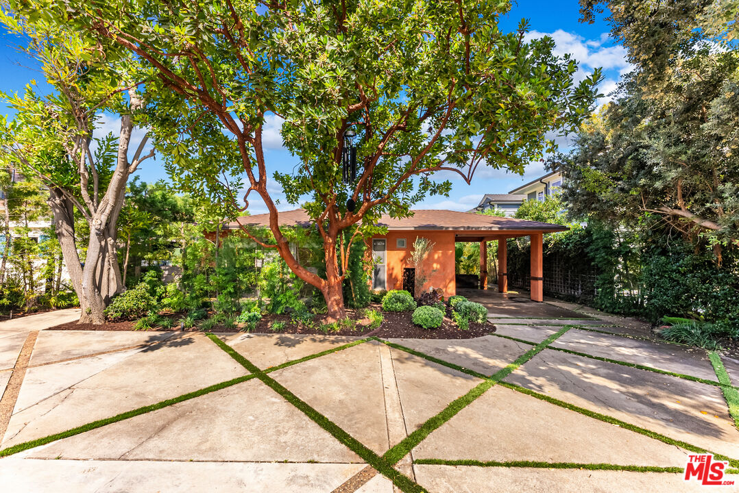 242 S Anita Ave