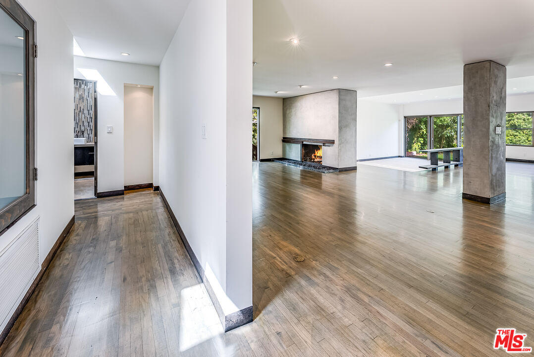 242 S Anita Ave