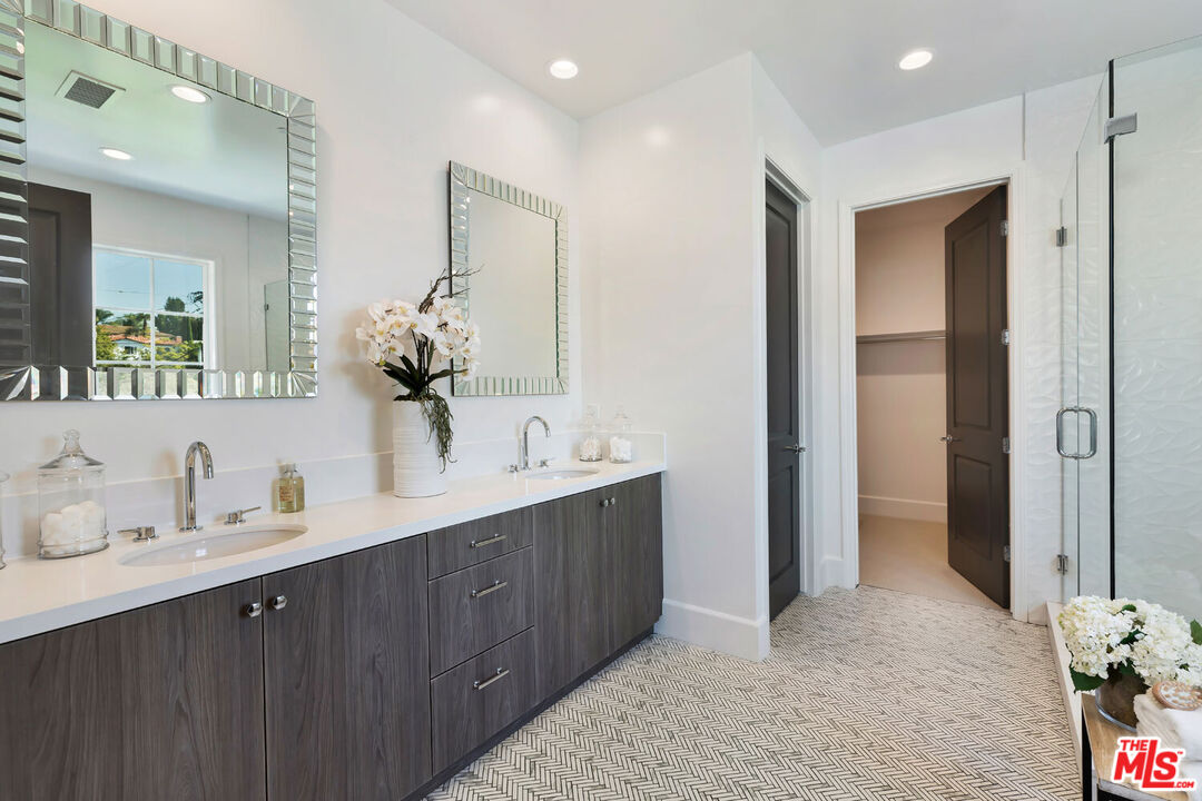 3211 Castle Heights Ave