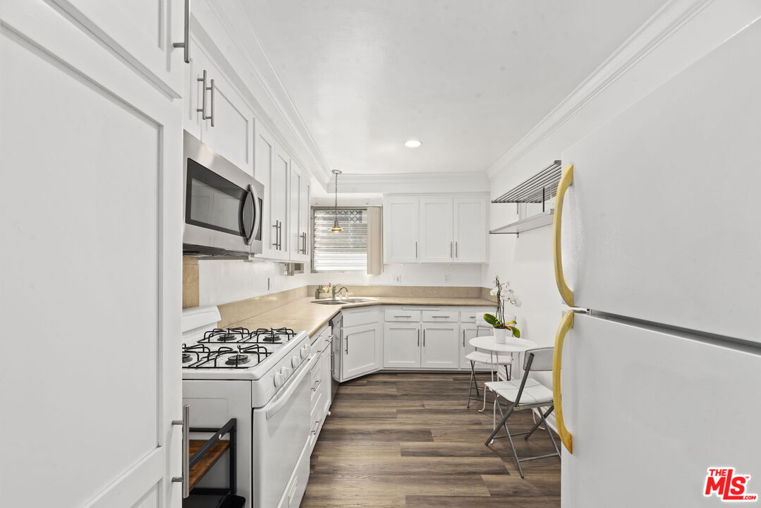 332 S Elm Dr Unit: 6