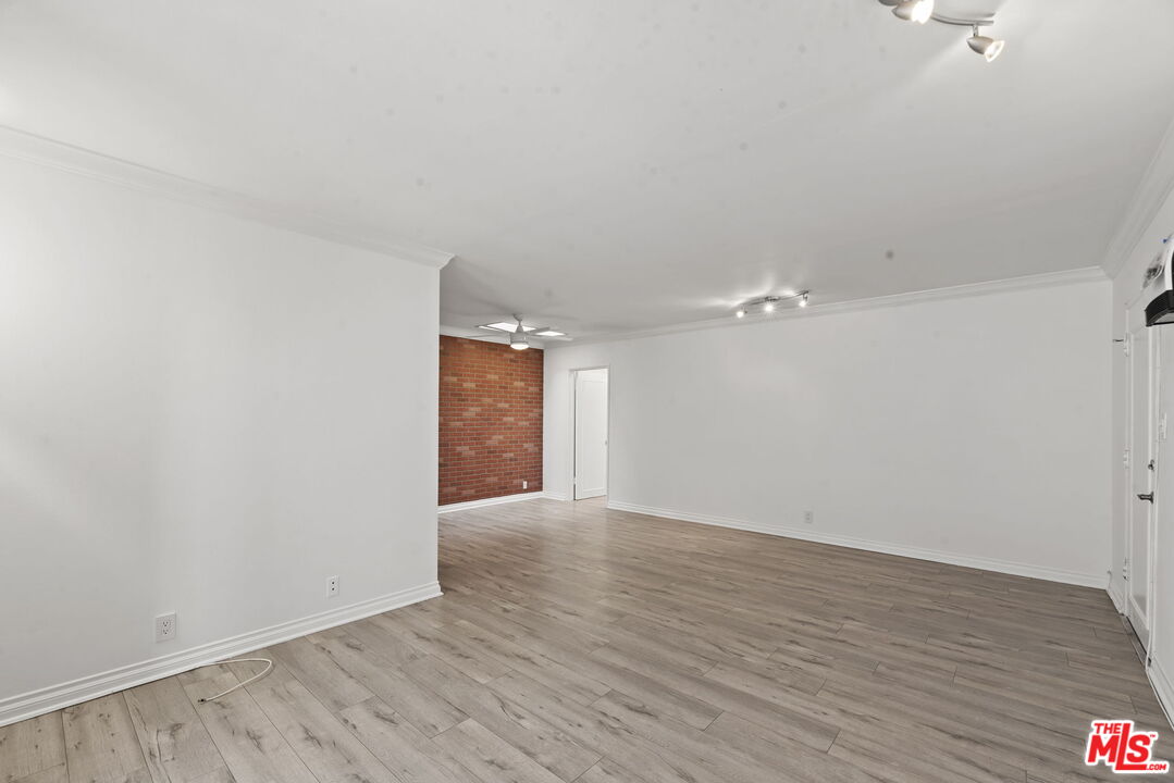 332 S Elm Dr Unit: 6
