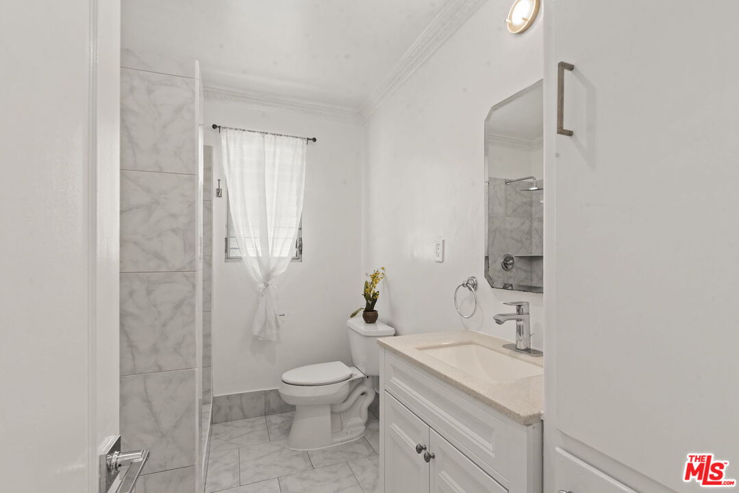 332 S Elm Dr Unit: 6