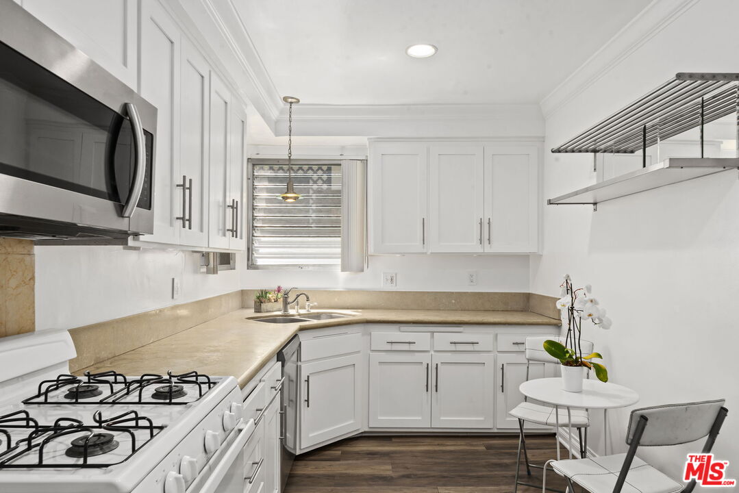 332 S Elm Dr Unit: 6