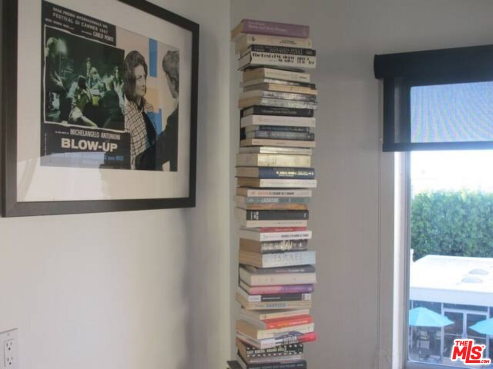 949 N Kings Rd Unit: 309