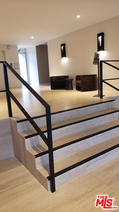 949 N Kings Rd Unit: 309