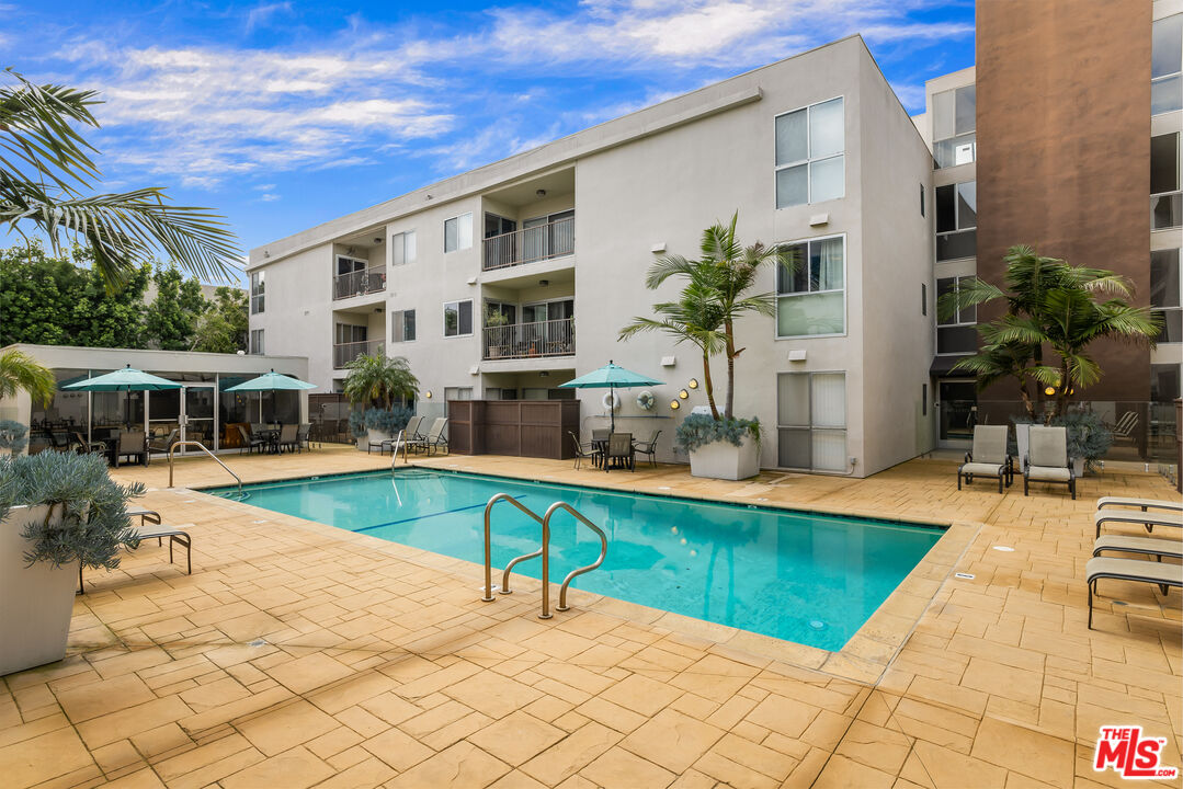 949 N Kings Rd Unit: 309