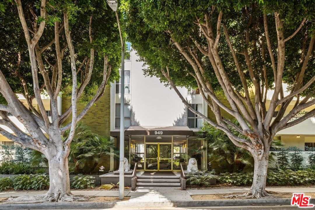 949 N Kings Rd Unit: 309