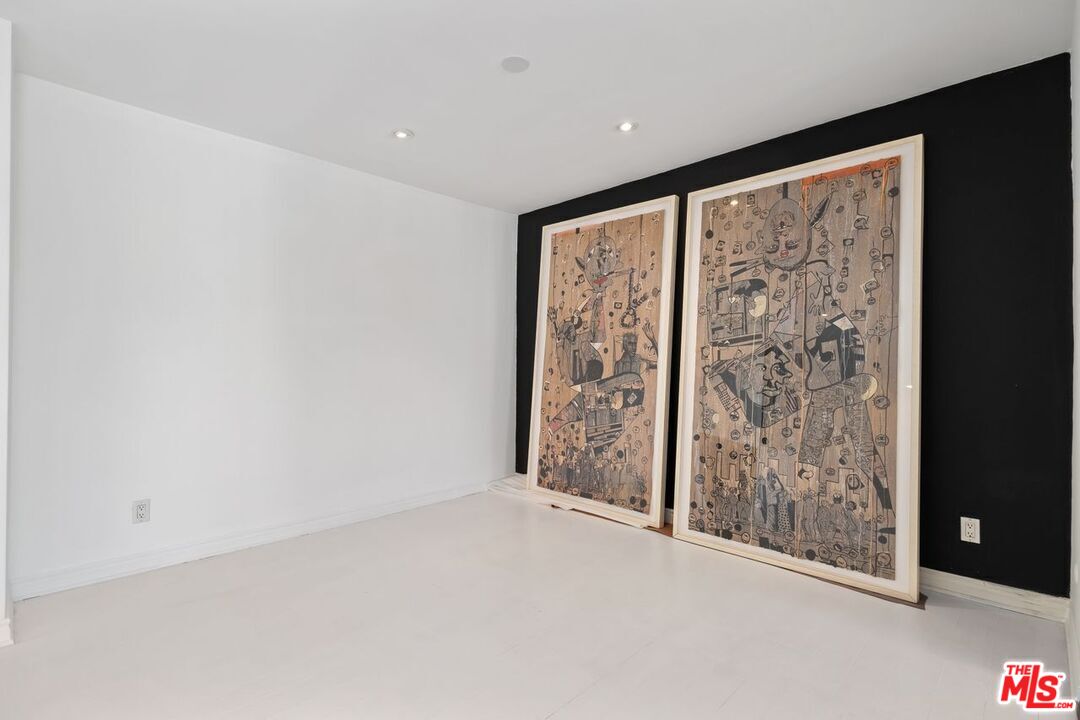 949 N Kings Rd Unit: 309