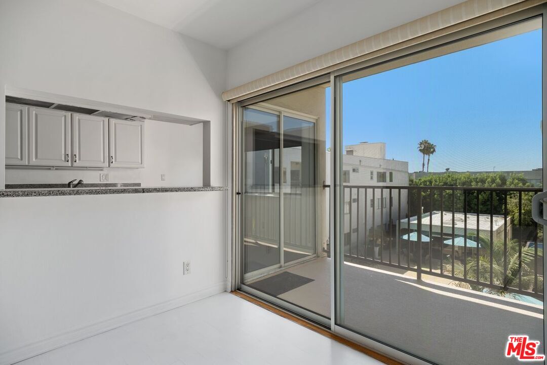 949 N Kings Rd Unit: 309