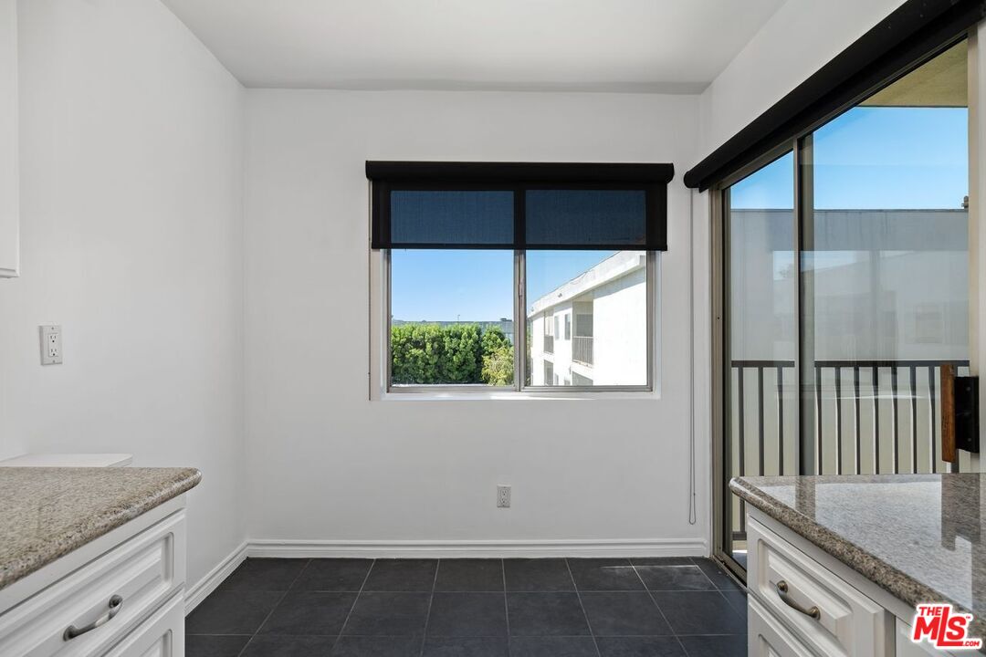 949 N Kings Rd Unit: 309