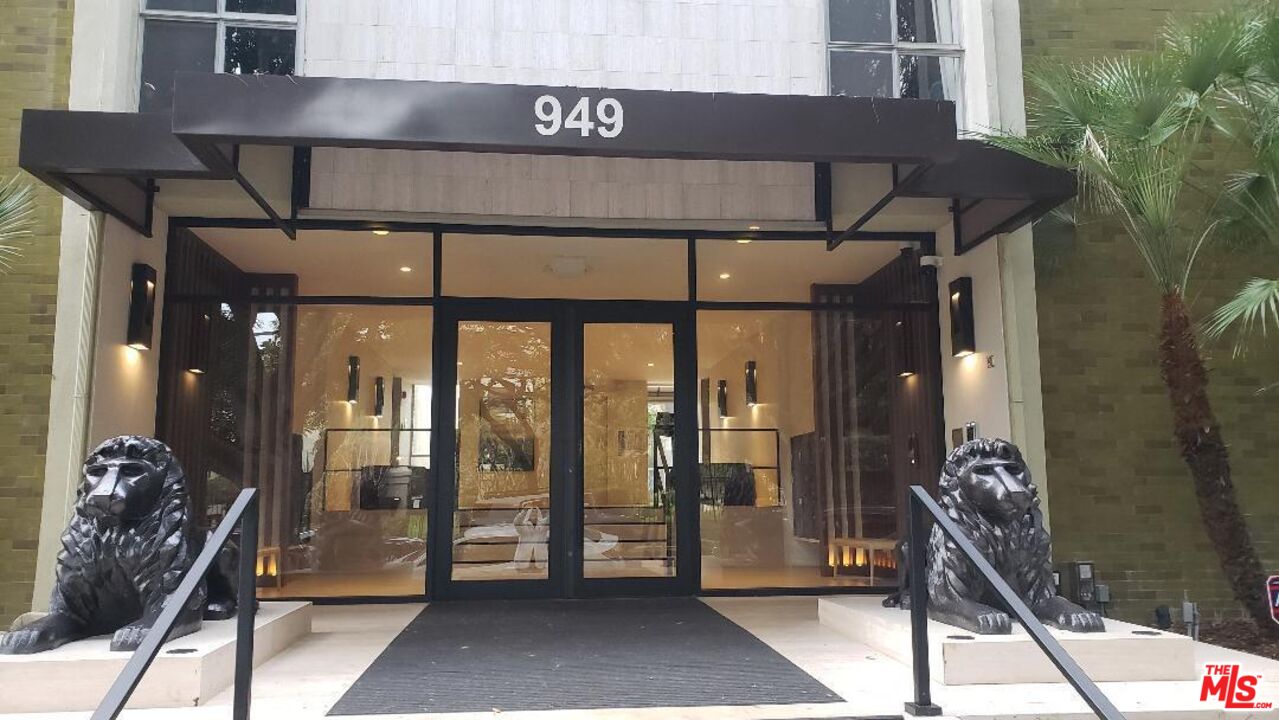 949 N Kings Rd Unit: 309