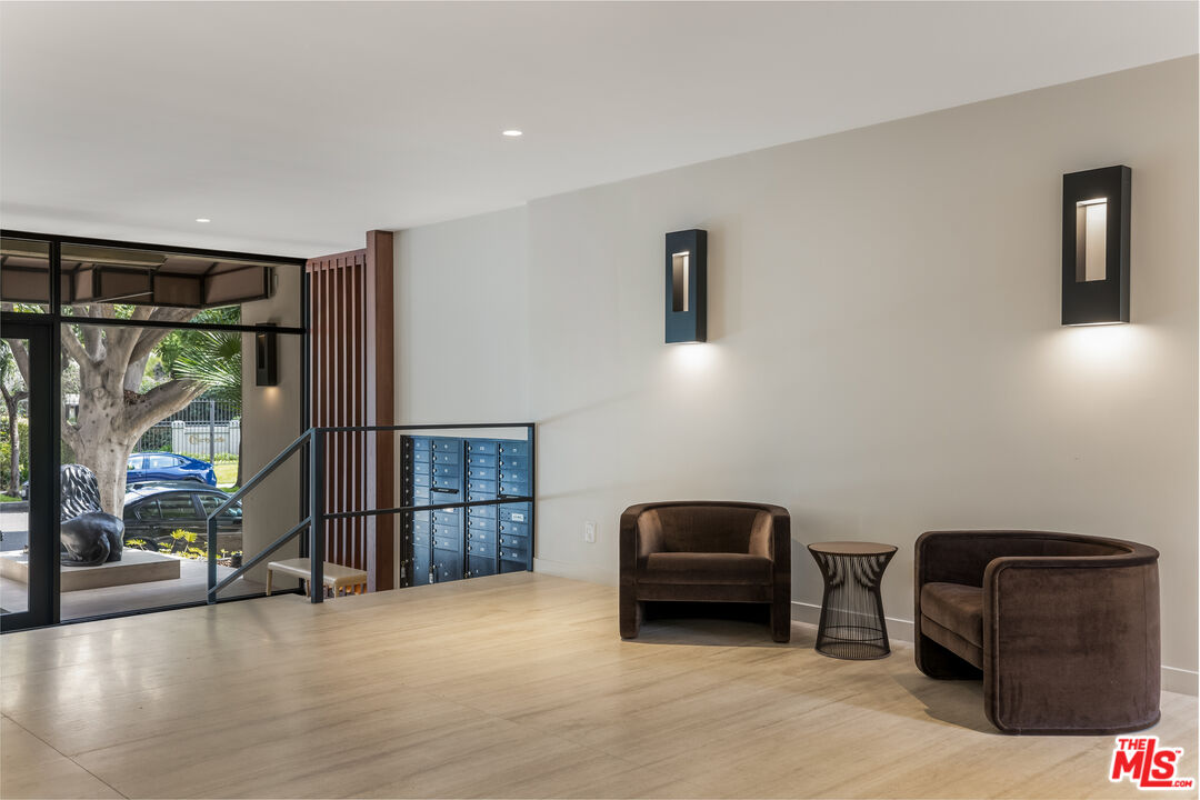 949 N Kings Rd Unit: 309