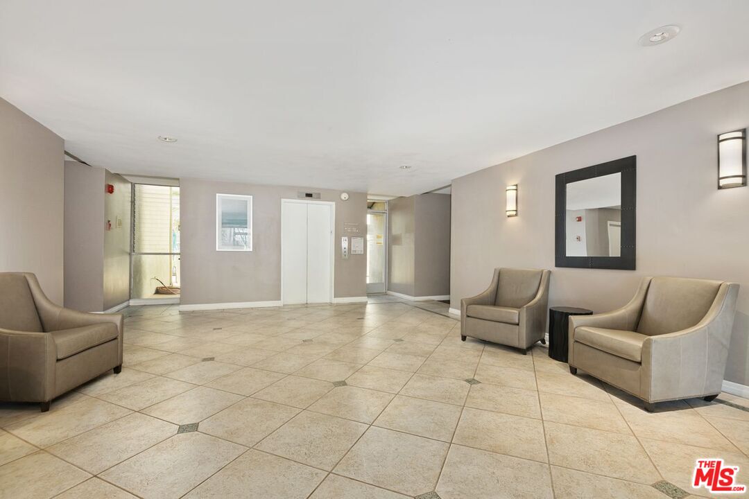 949 N Kings Rd Unit: 309