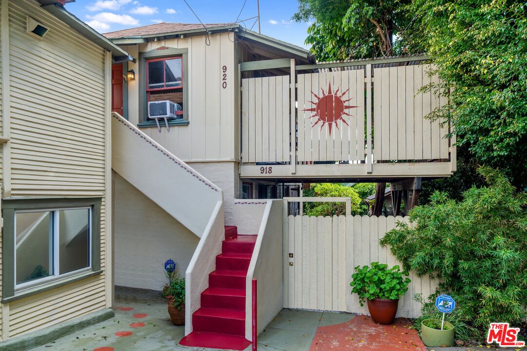 918 N San Vicente Blvd