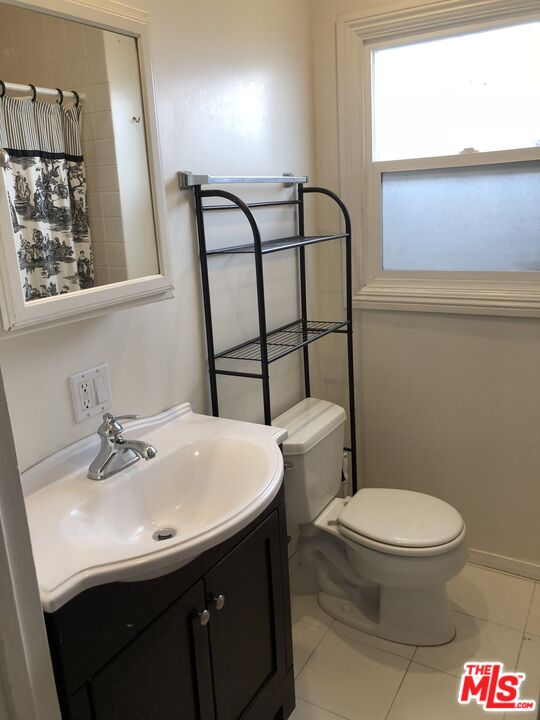 918 N San Vicente Blvd