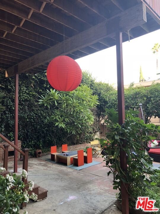 918 N San Vicente Blvd