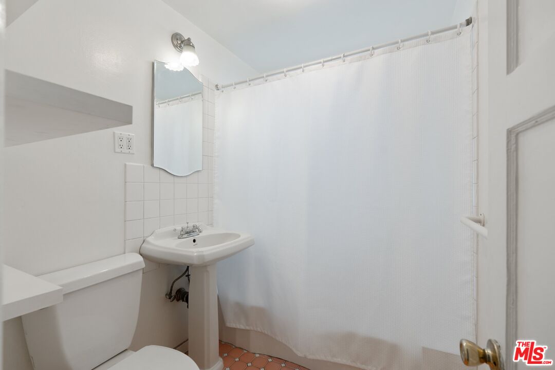 918 N San Vicente Blvd