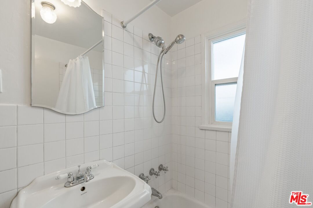 918 N San Vicente Blvd