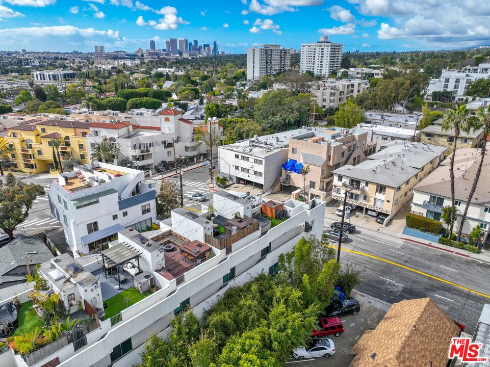 918 N San Vicente Blvd