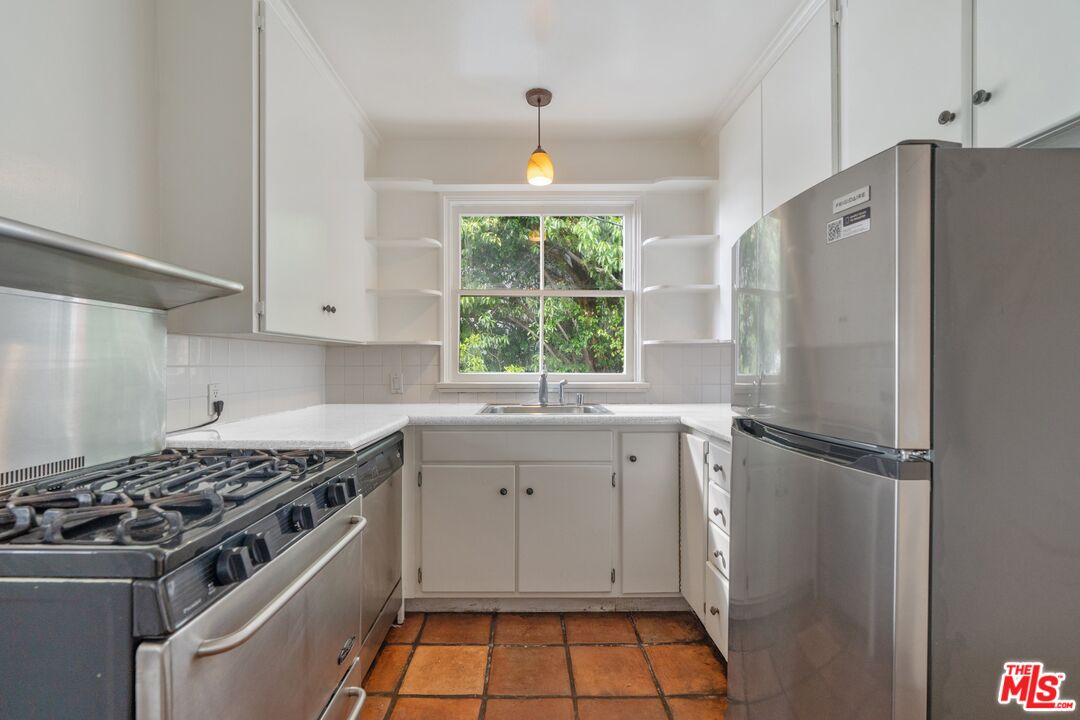 918 N San Vicente Blvd