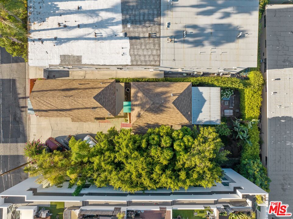 918 N San Vicente Blvd