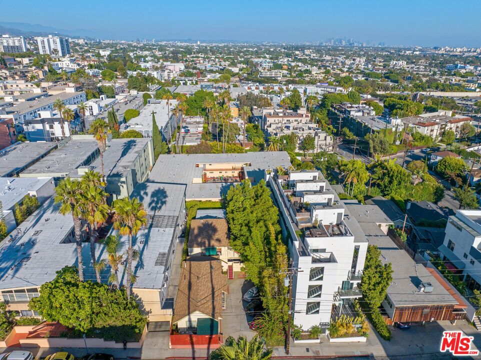 918 N San Vicente Blvd