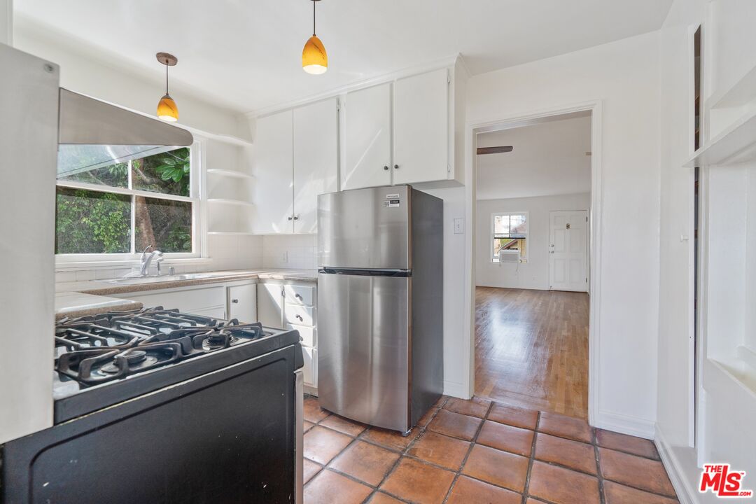 918 N San Vicente Blvd