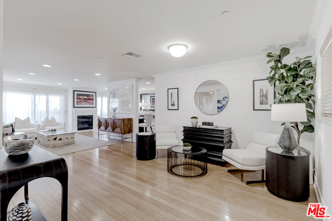 123 S Clark Dr Unit: 203