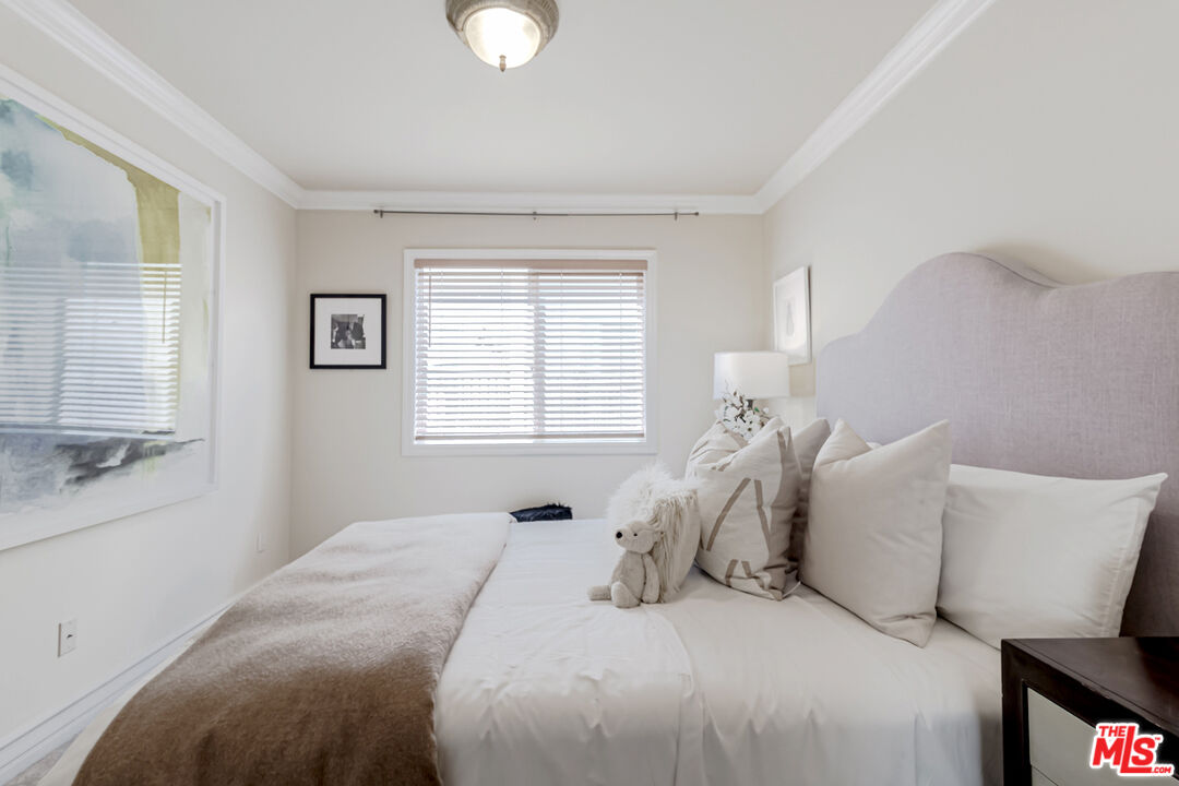 123 S Clark Dr Unit: 203