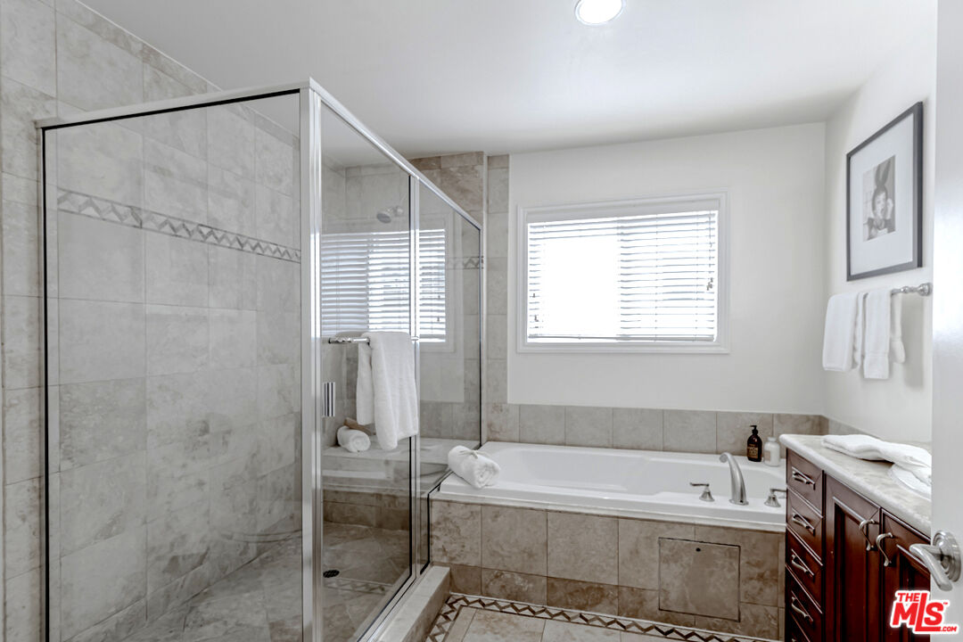 123 S Clark Dr Unit: 203