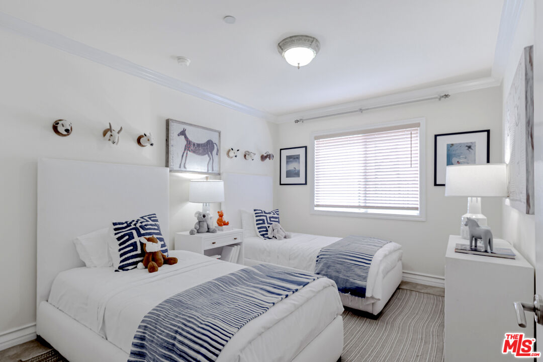 123 S Clark Dr Unit: 203