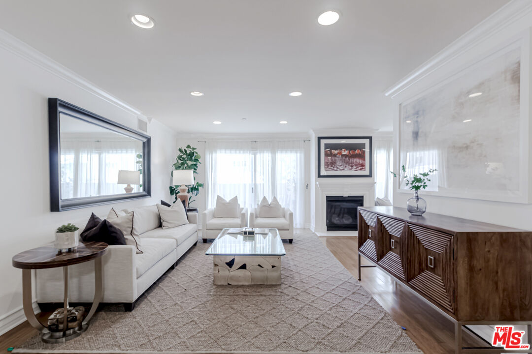 123 S Clark Dr Unit: 203