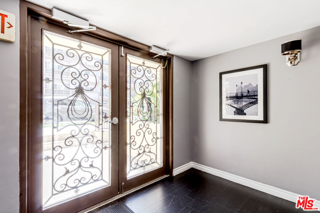 123 S Clark Dr Unit: 203