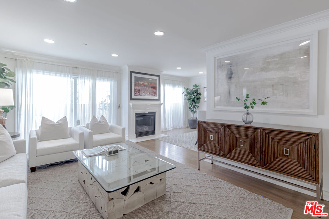 123 S Clark Dr Unit: 203