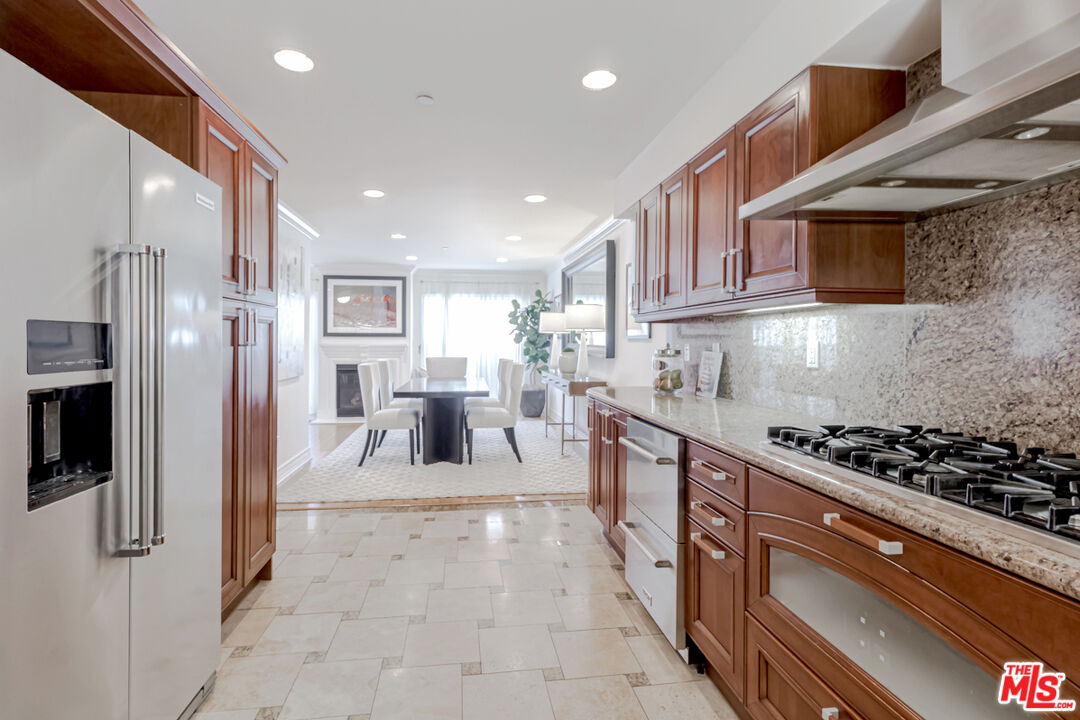 123 S Clark Dr Unit: 203