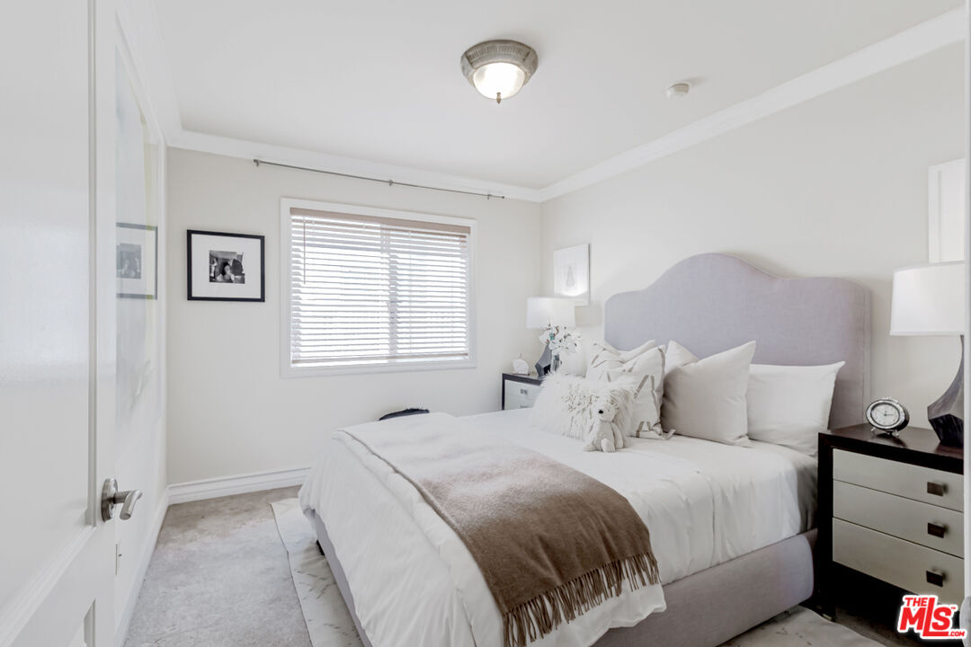 123 S Clark Dr Unit: 203